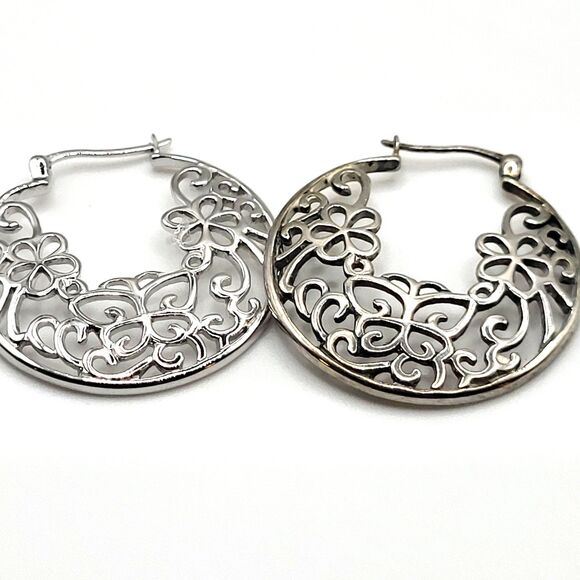 New WIthout Tags Silver Floral Hoop Fairy Earrings 1.25in - Picture 1 of 3